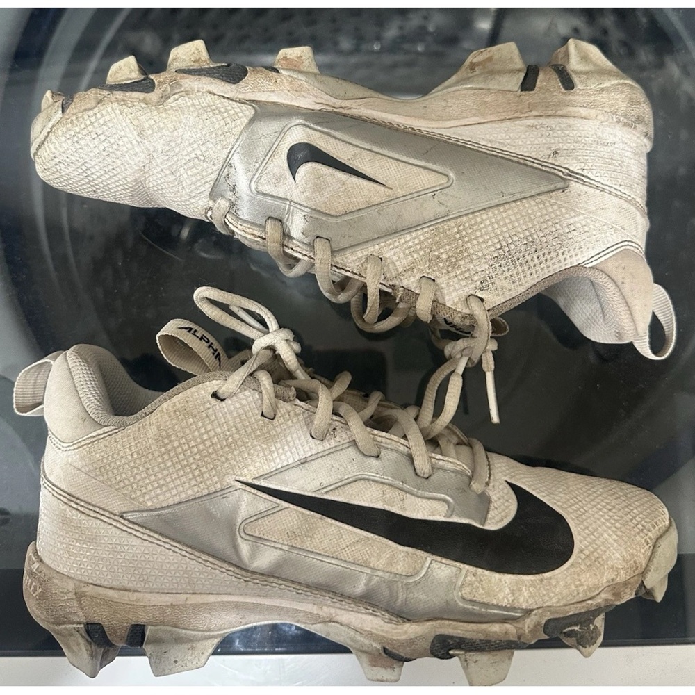 Nike Boys Alpha Football Cleats White, Silver, Black Nike Fastflex Size 5.5